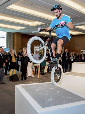 Vasco Carvalho numa demonstração de Bike Trial para a Saint Gobain