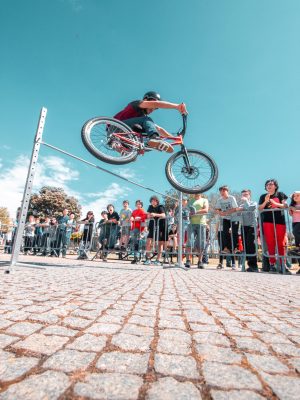 Ricardo Simões numa demonstração de Bike Trial e Parkour em Espinho