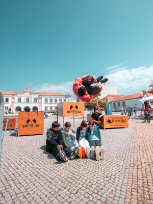 Daniel Arraia numa demonstração de Bike Trial e Parkour em Espinho